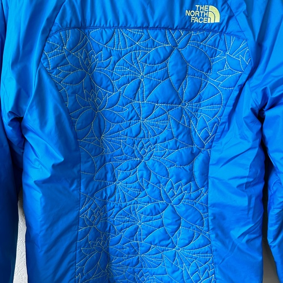 North Face Y2K Blue Quilted Jacket with Flower in the back and front size S - Picture 6 of 6
